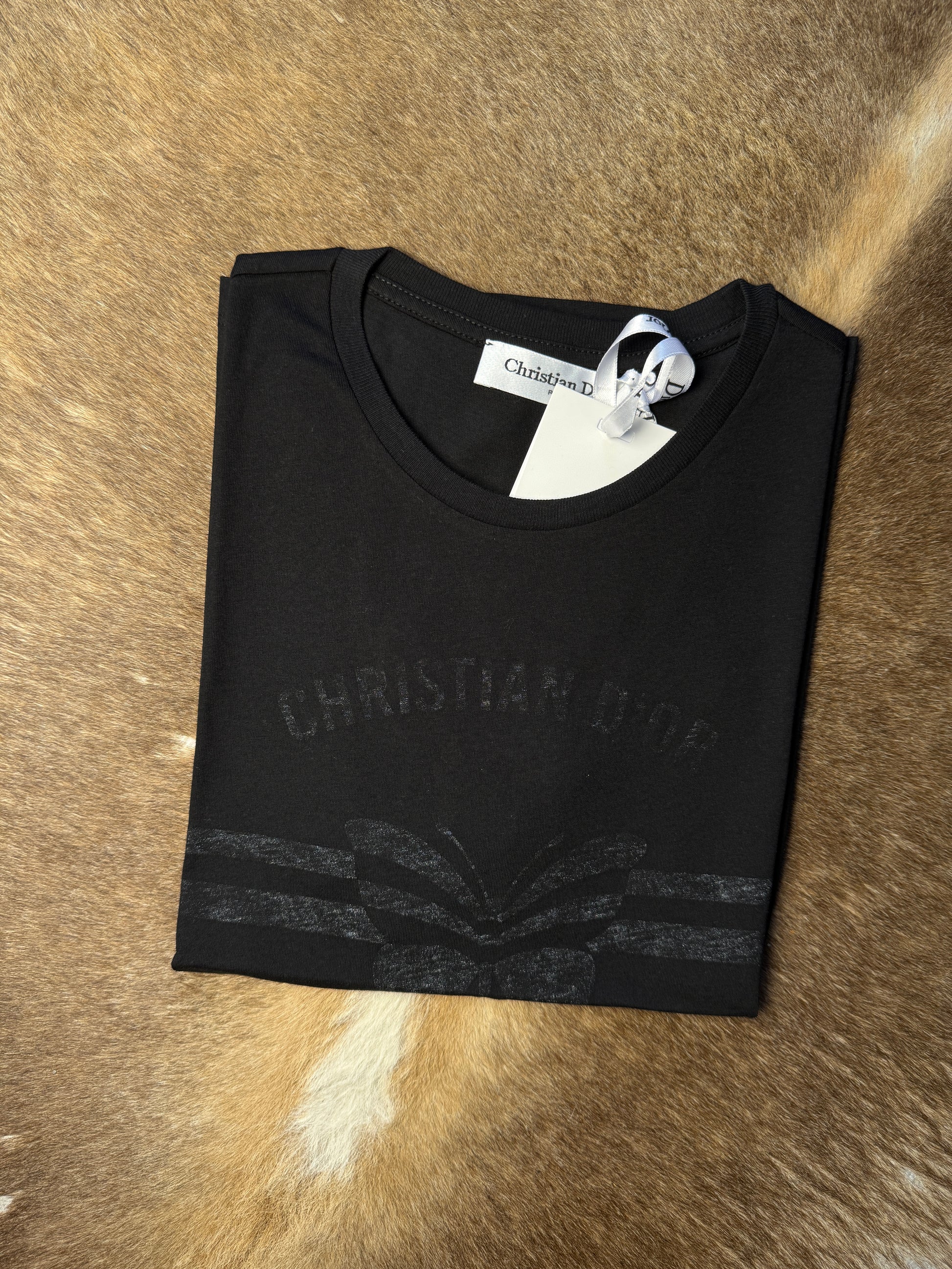 D black t-shirt