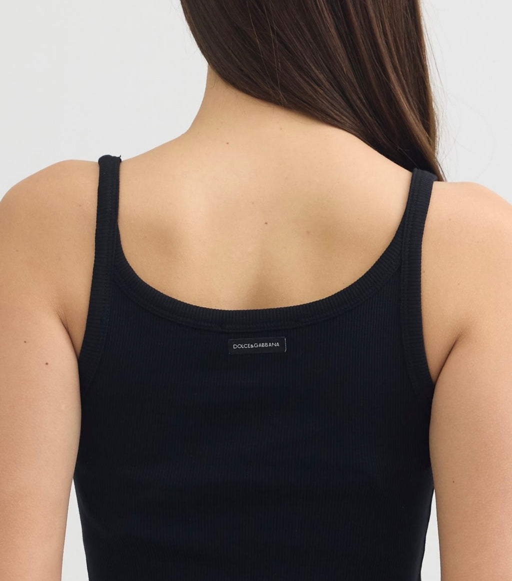 D black tank top