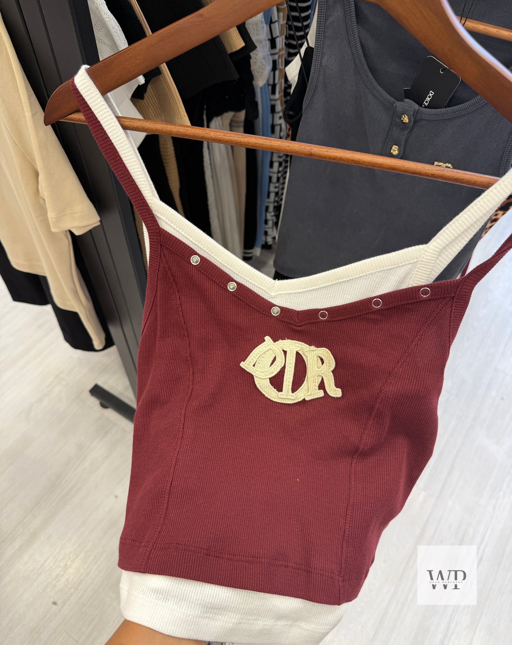 D red & white crop top
