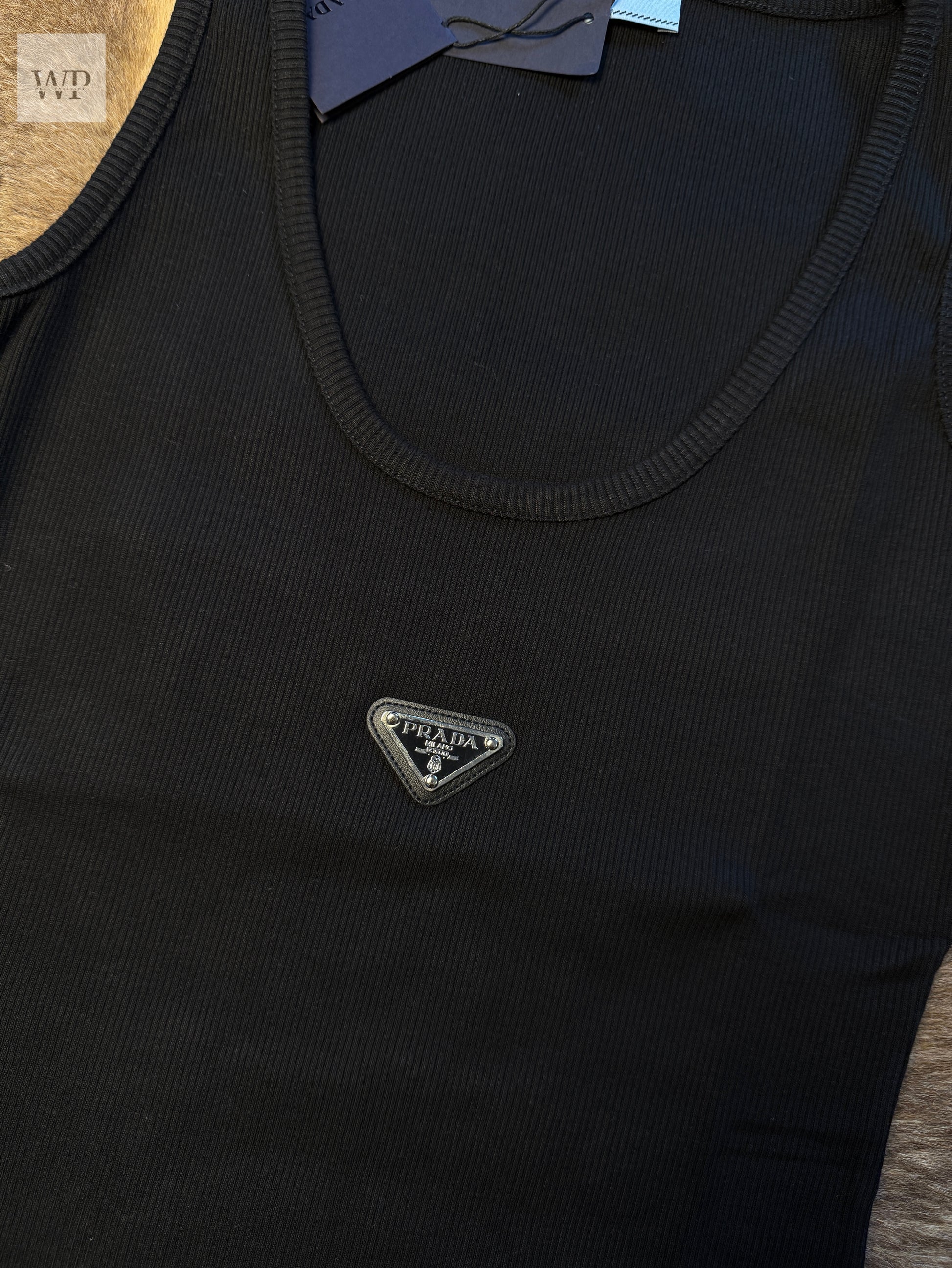 P black dress metal logo silver & black