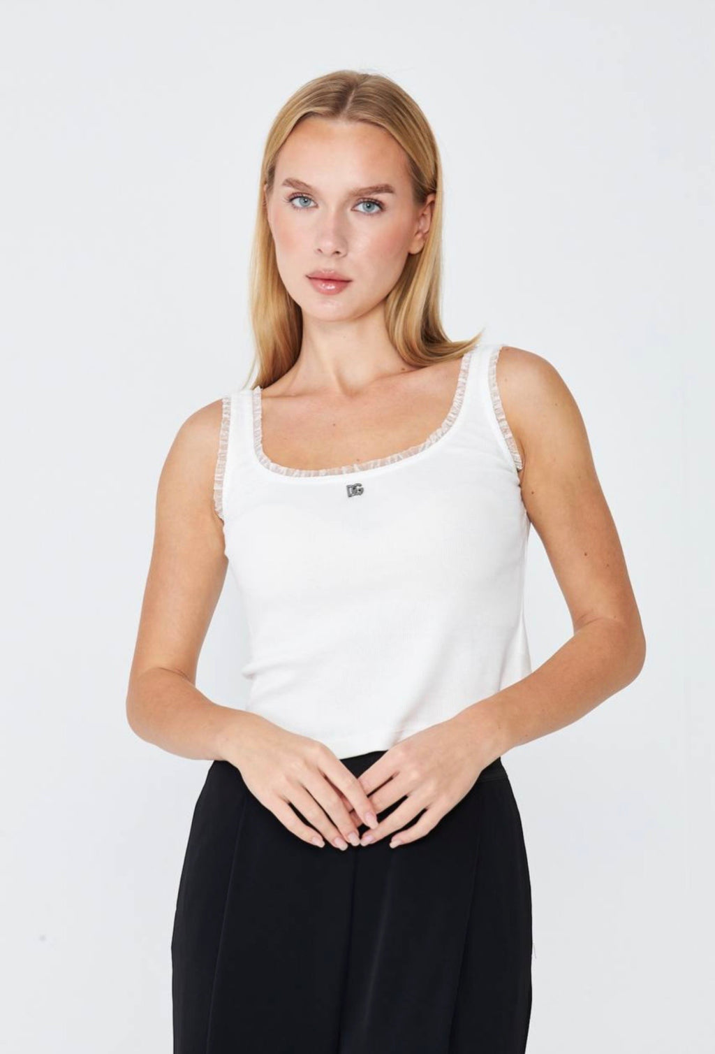 D white top