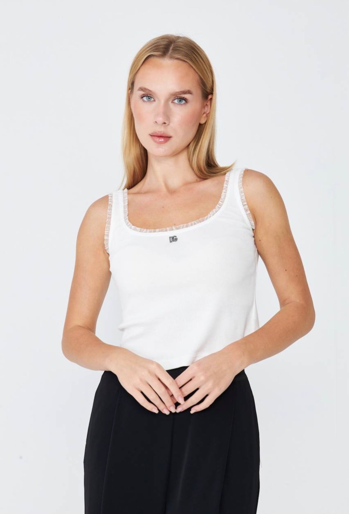 D white top