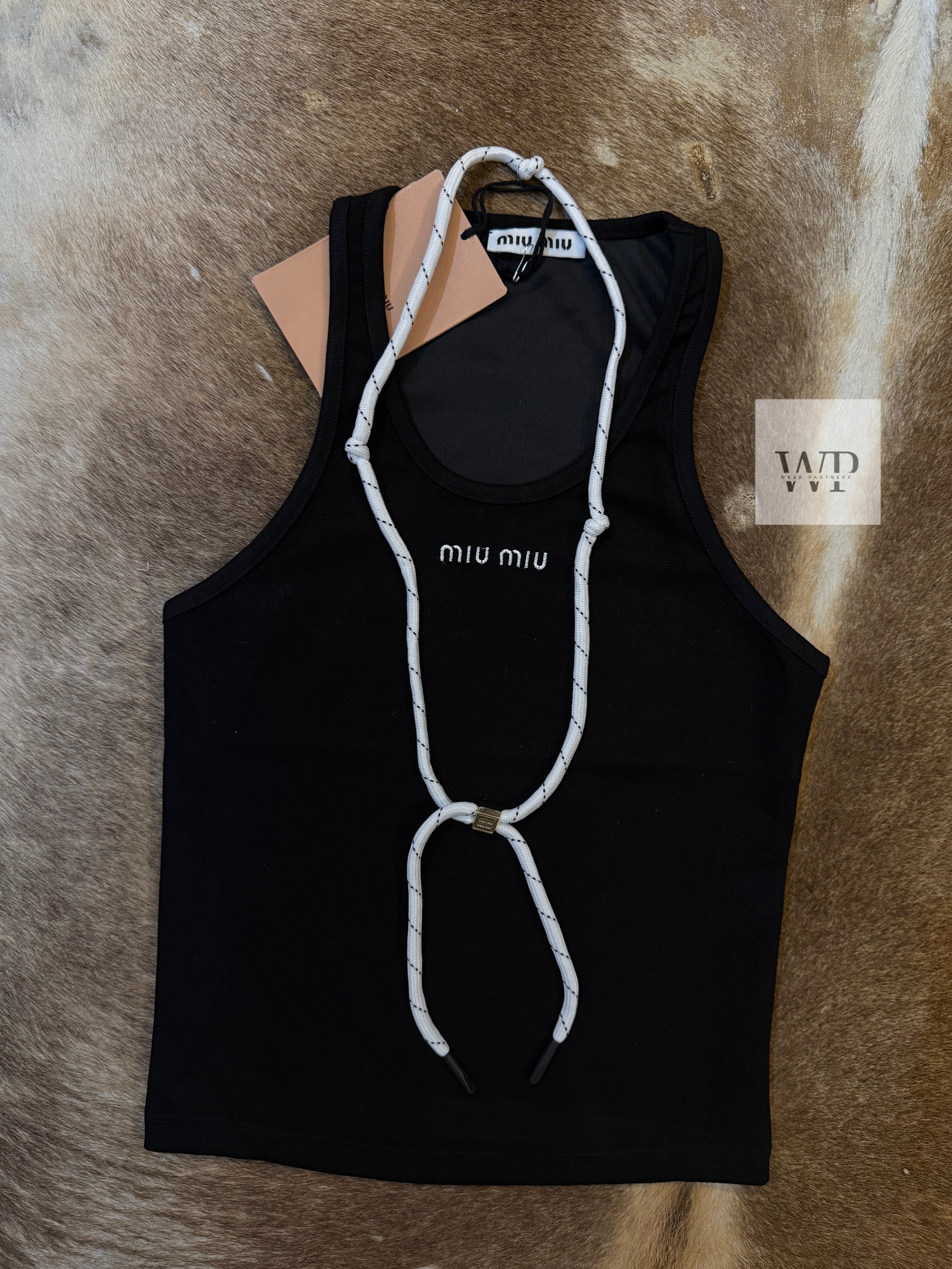 Tank top with white stripe