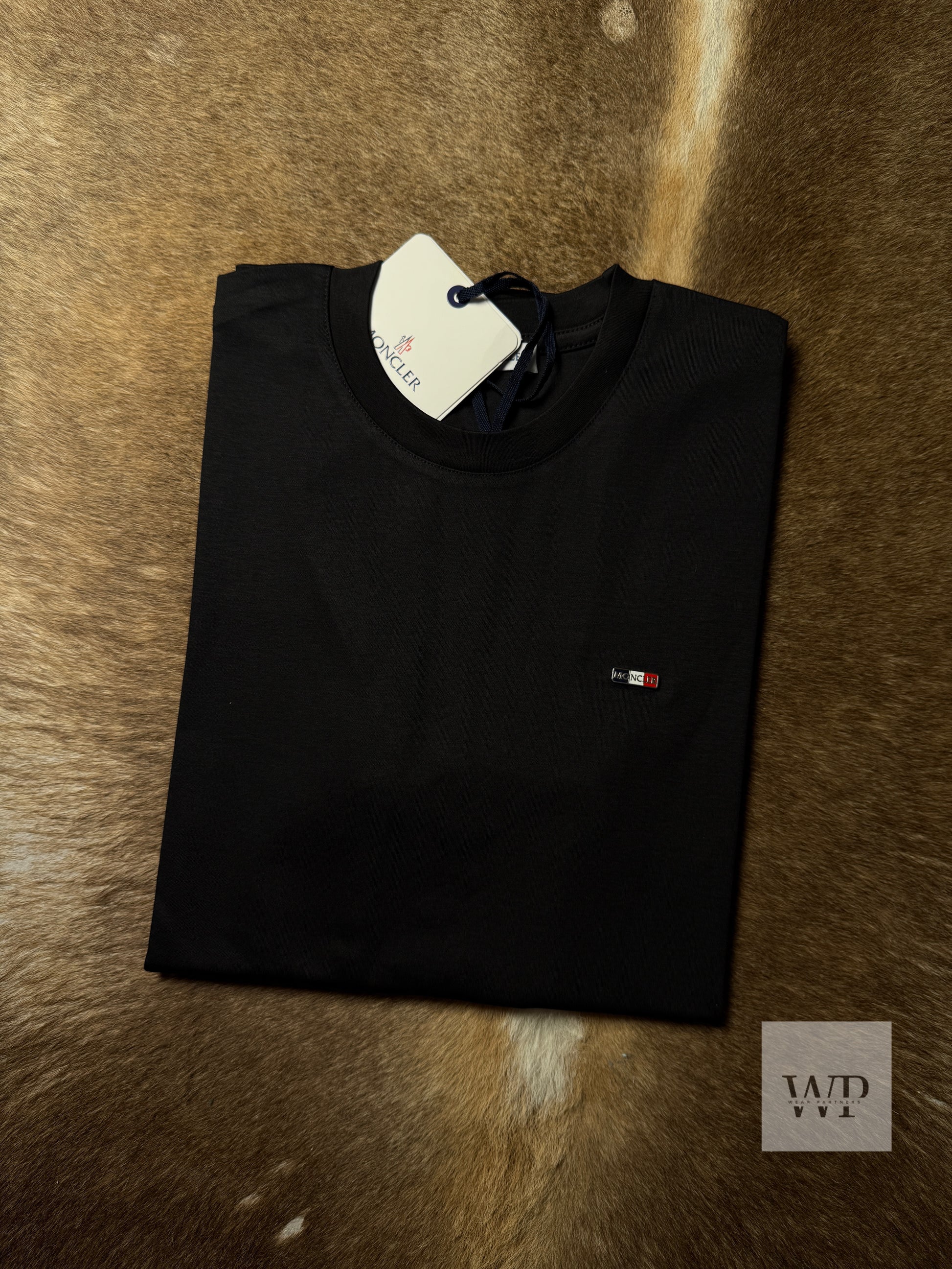 M black unisex shirt