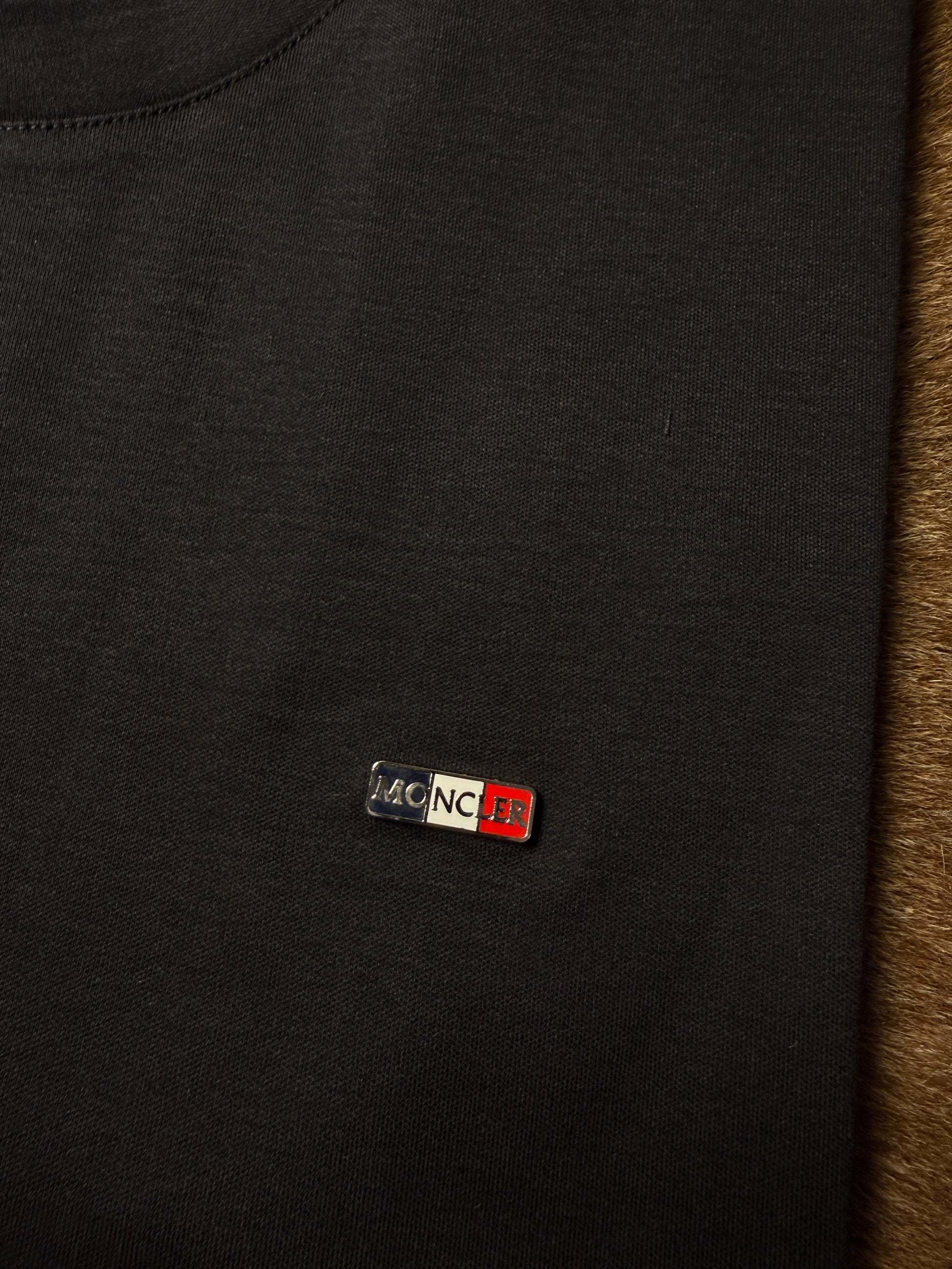 M black unisex shirt