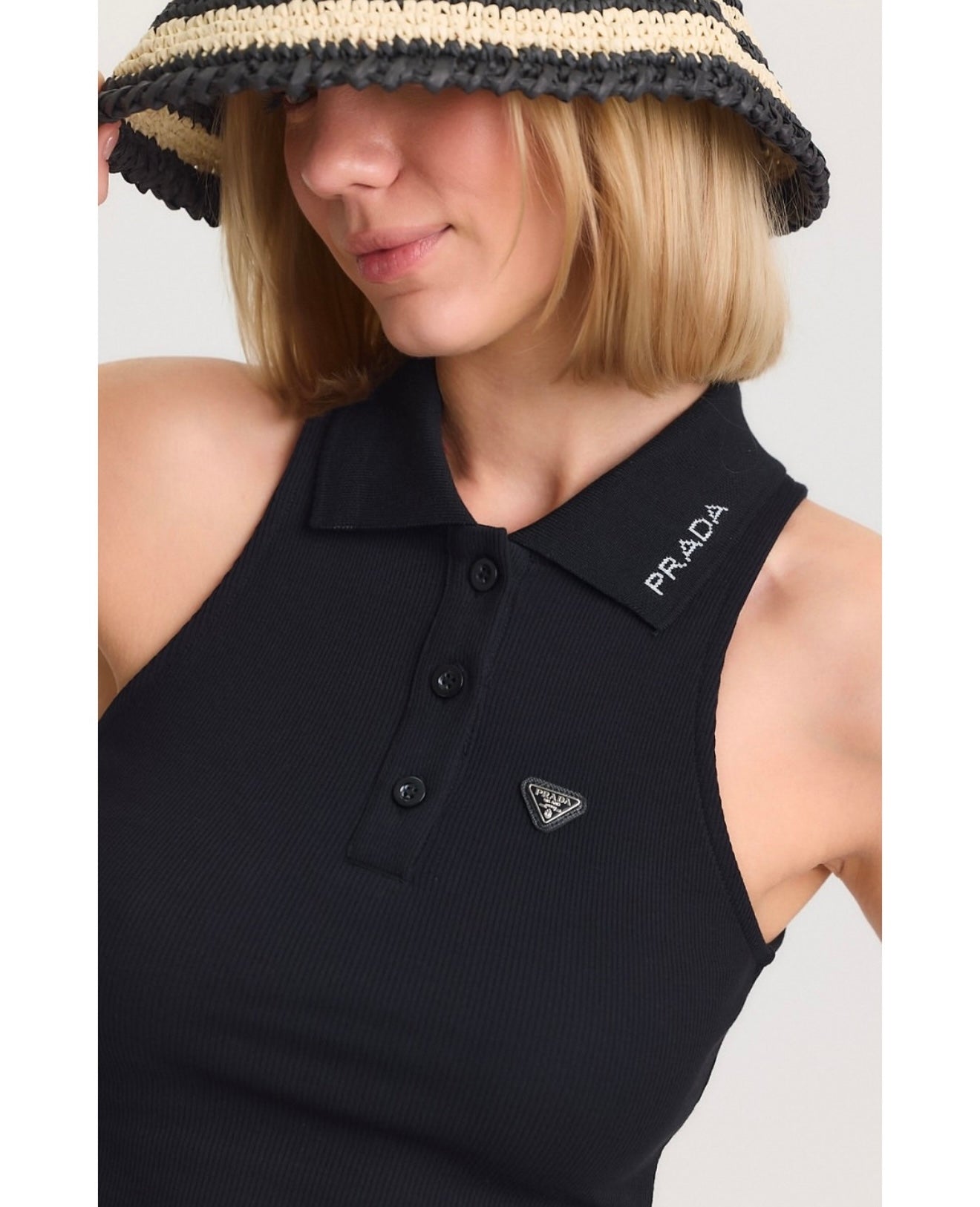 Black crop tank
