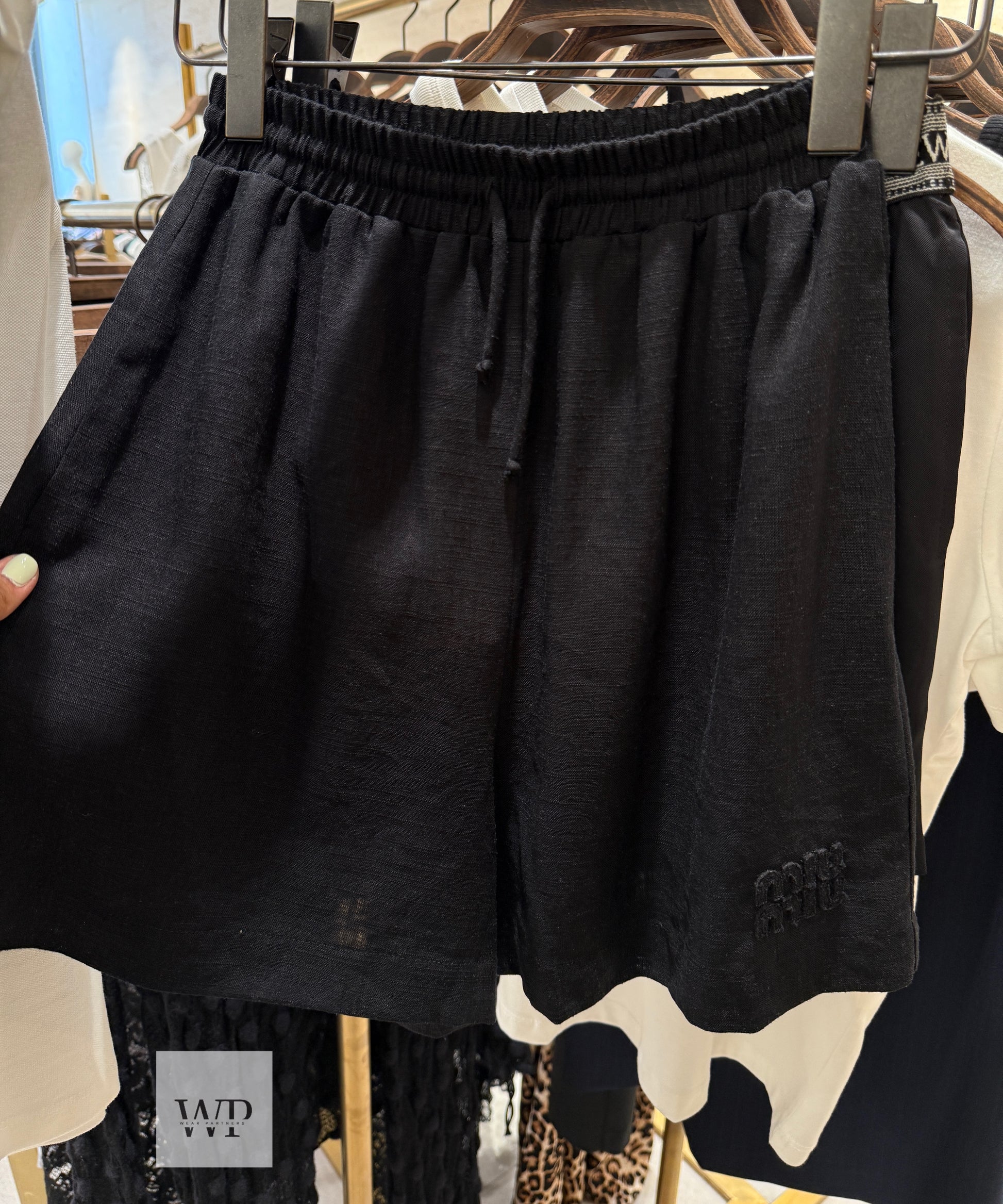 MM black short linen