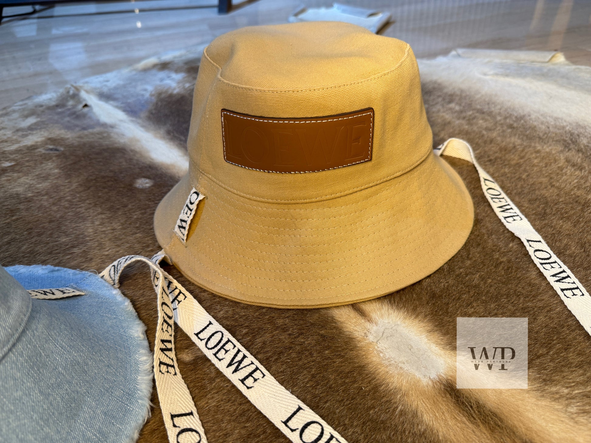 L bucket hat