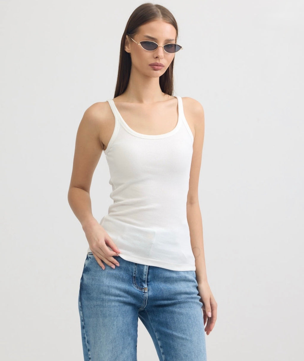 D white tank top