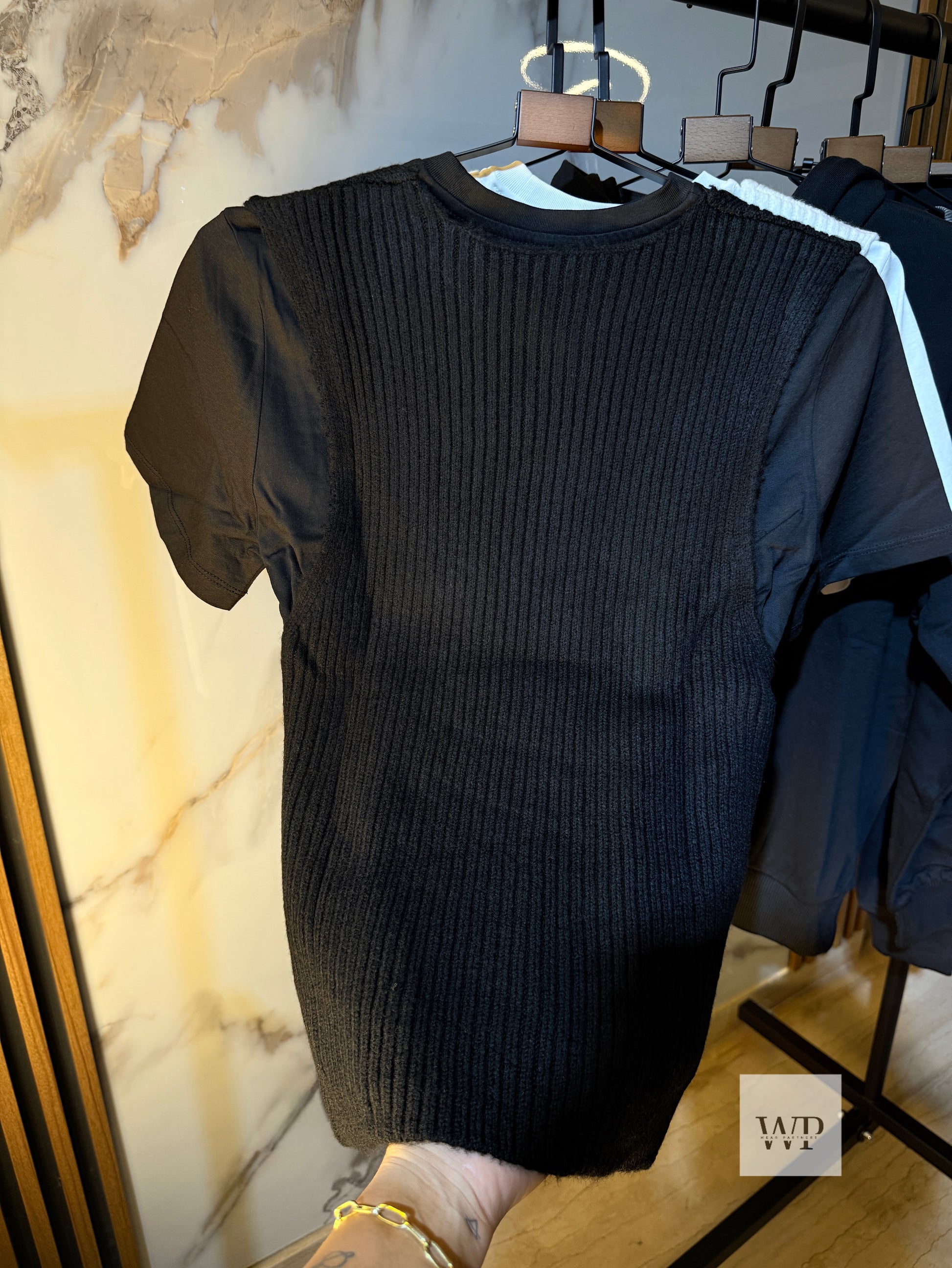 L shirt