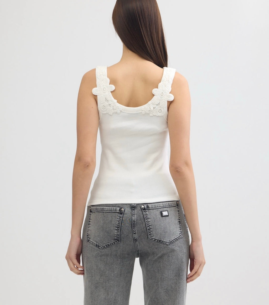 D white tank top