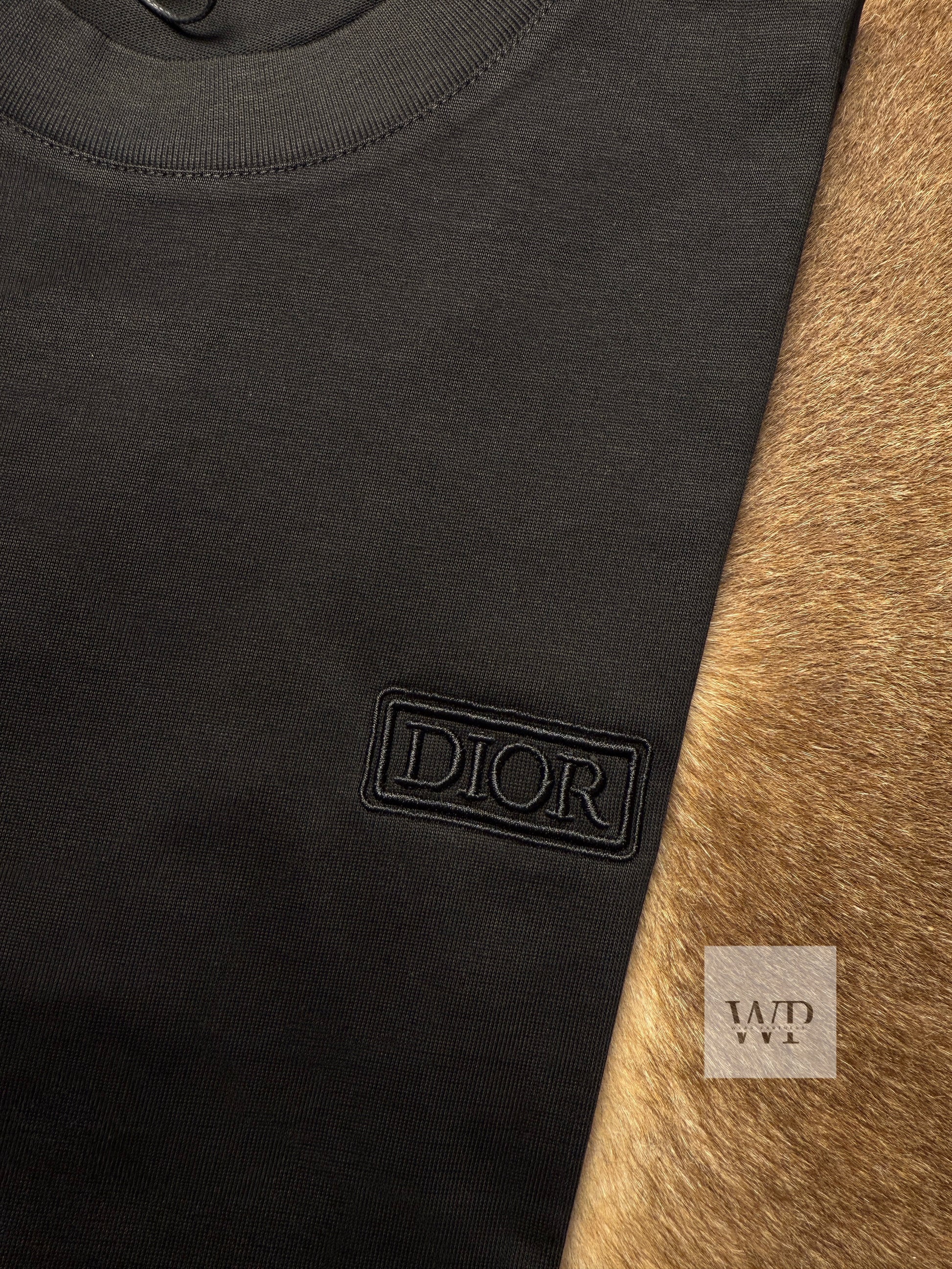 D Unisex black shirt