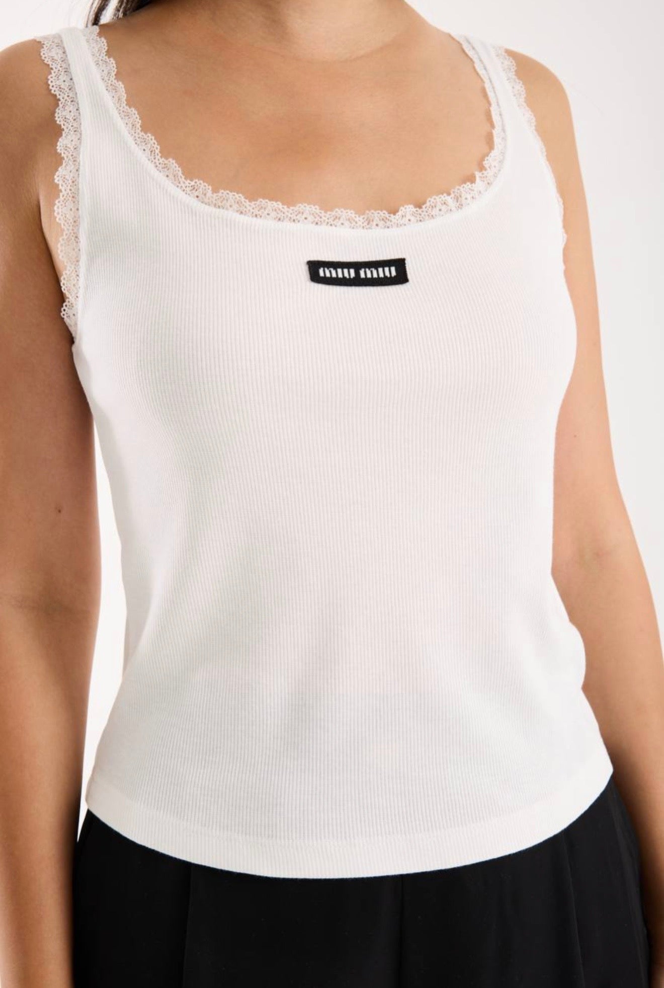 MM white top